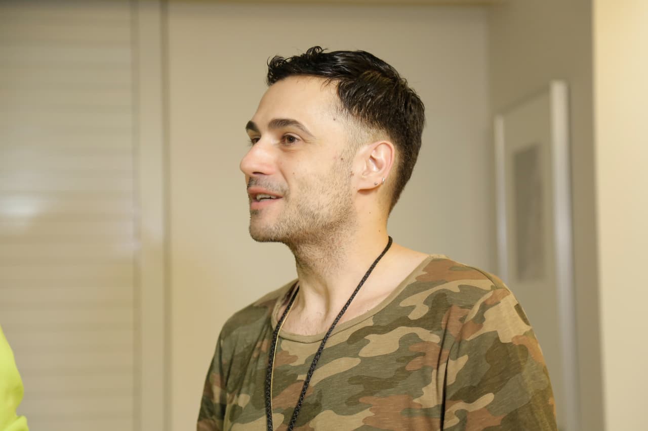 Él es ´El Italiano´ como lo llama Marjorie y es el responsable de la elección de vestidos y de encontrar la combinación perfecta para ella.