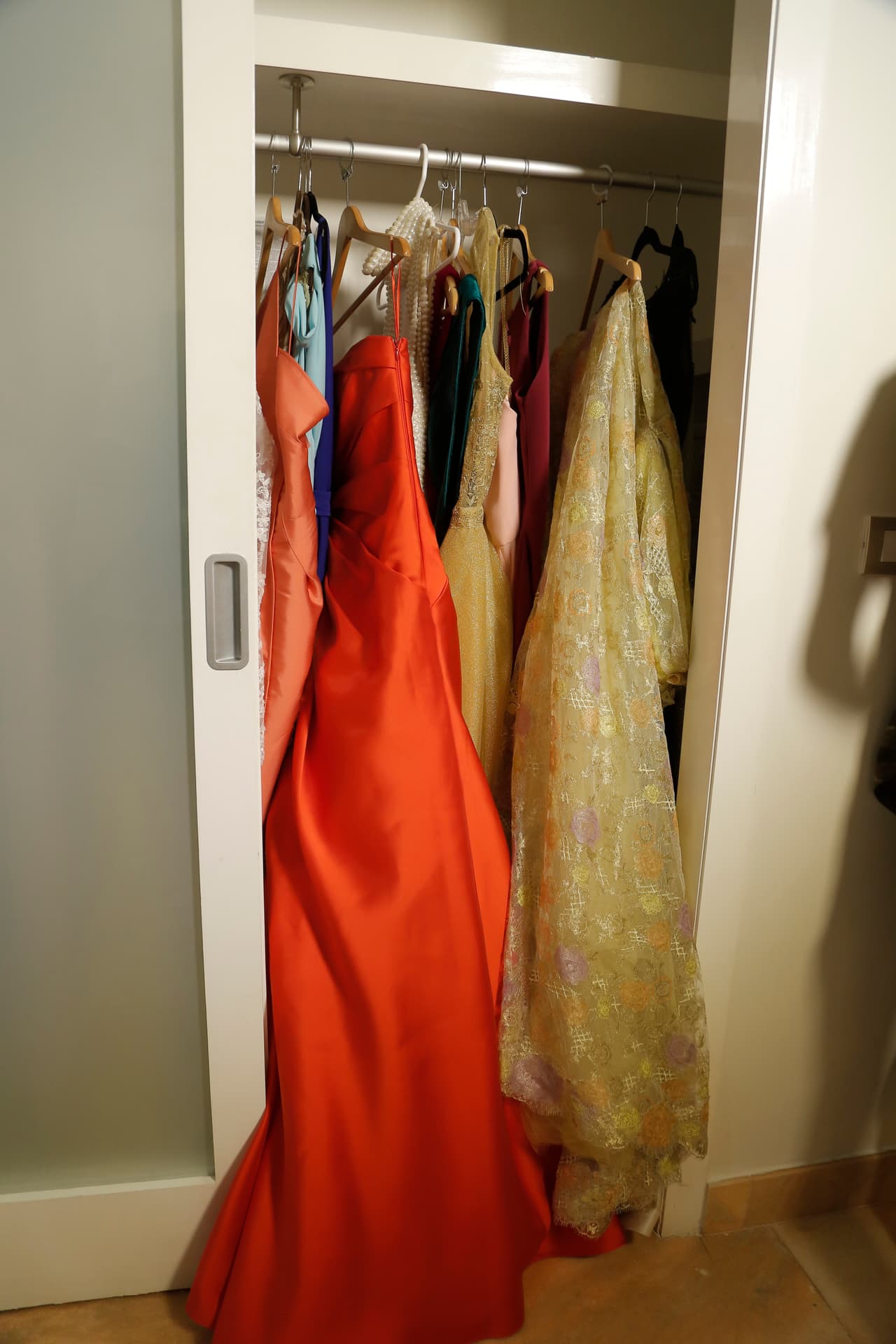 Para empezar la conductora llegó al puerto de Acapulco con diez maletas.