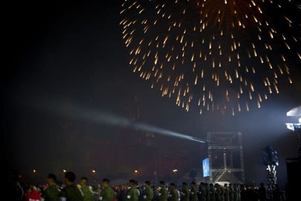 La explosión de colores iluminó el cielo del Centro Histórico de México.