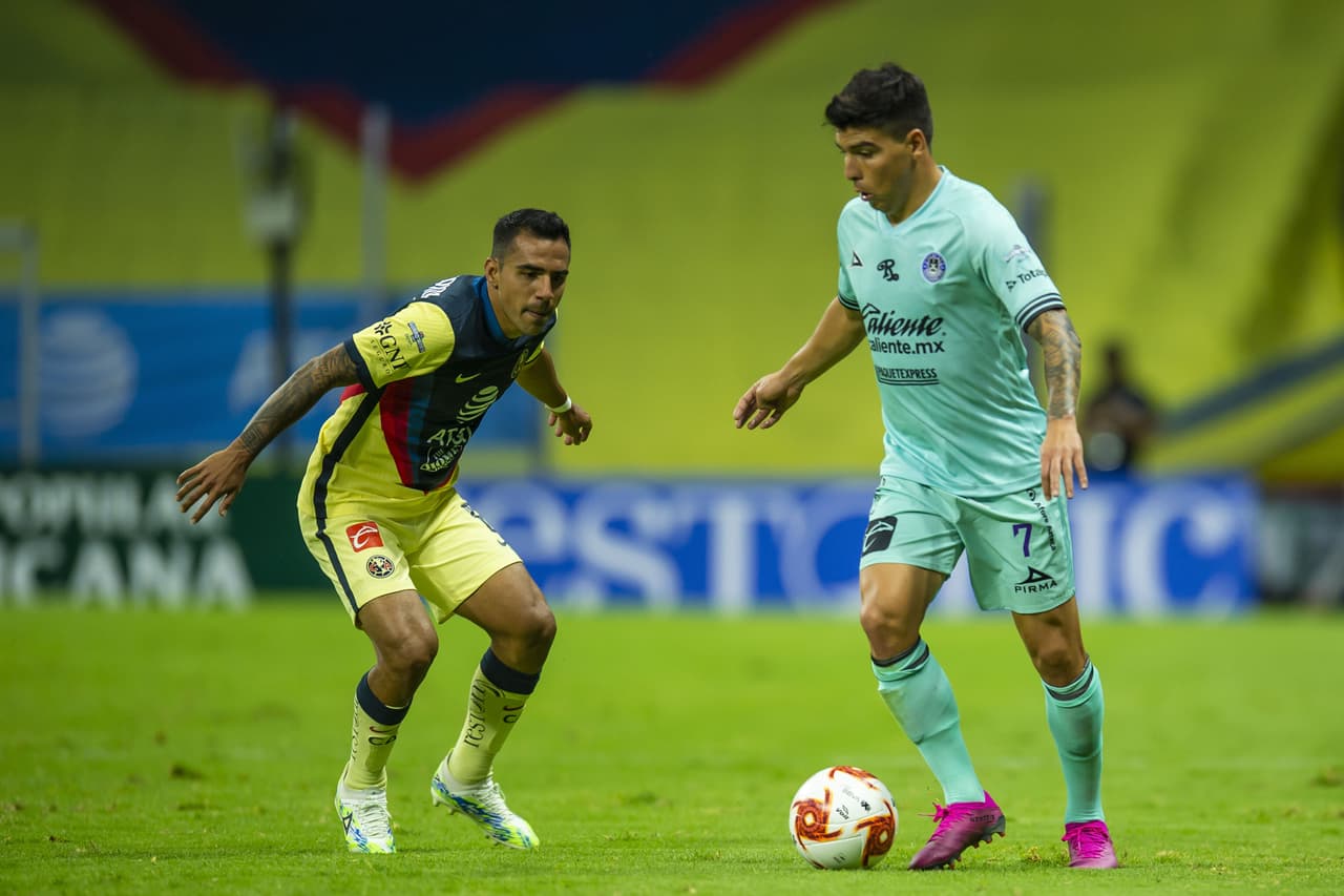 Mazatlán arrancó el partido con la posesión de balón.