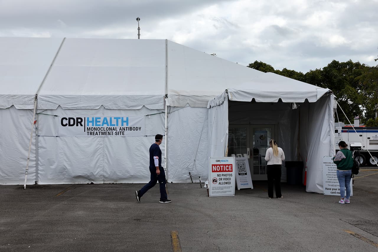 Las personas que deseen recibir el tratamiento de anticuerpos monoclonales deben realizar una cita.