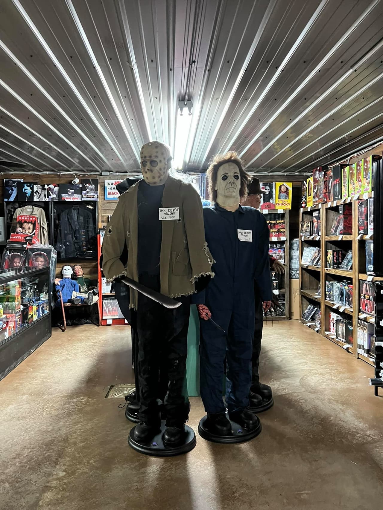 El lugar también cuenta con una tienda famosa por sus ventas de artículos para colección.