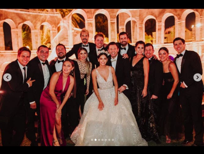 "Estuve en esa boda y
<b> se cumplió con todos los protocolos</b>", aseguró, "y me consta porque estuve ahí".
<br>