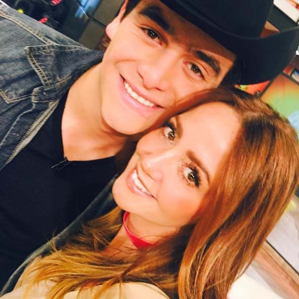 El talentoso Julian Figueroa estrenó recientemente su último sencillo. ¡Le deseamos mucho éxito!