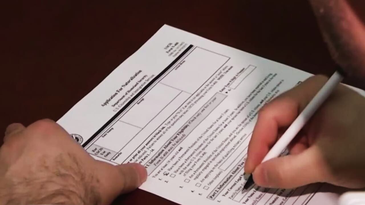 Ajuste de estatus familiar: quién califica y el error más común que pone casos en riesgo