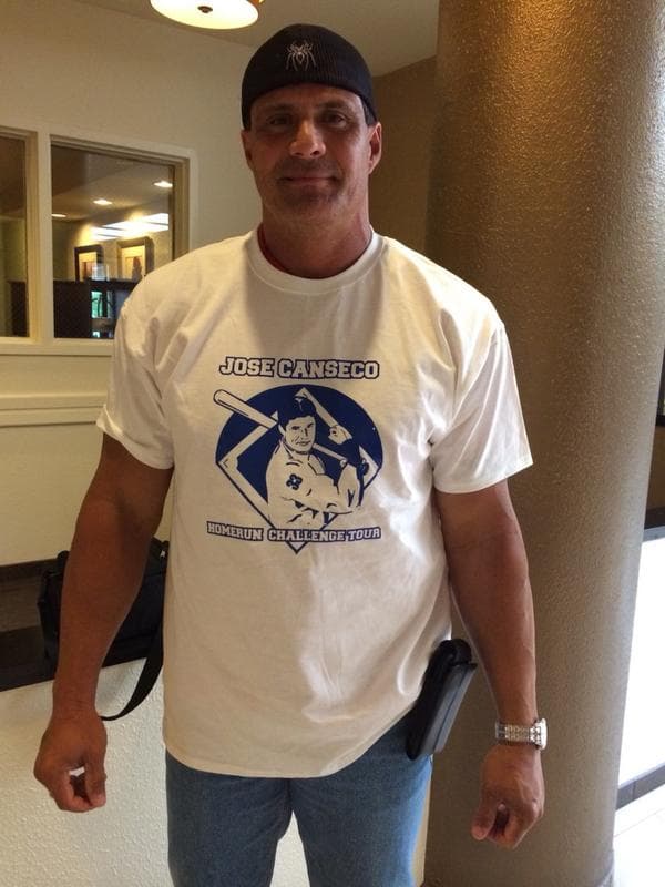 Sin embargo, su amistad terminó cuando Canseco descubrió que Rodríguez quería acostarse con su entonces esposa, Jessica Sekely. Así lo relató en un capítulo de su libro 'Vindicated', el cual salió a la venta en 2008.