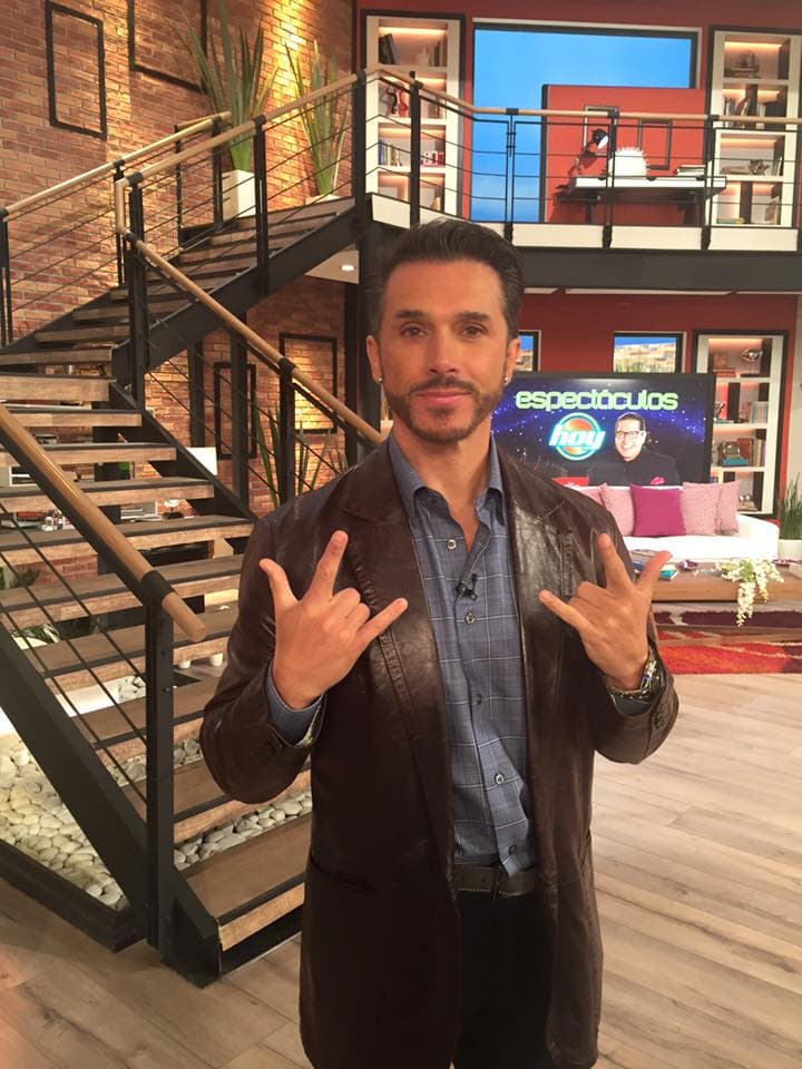 El guapísimo Sergio Mayer nos acompañó en el programa.