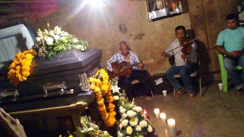 El cadáver de Crescencio fue velado el jueves 13 de abril en la humilde vivienda de sus padres.