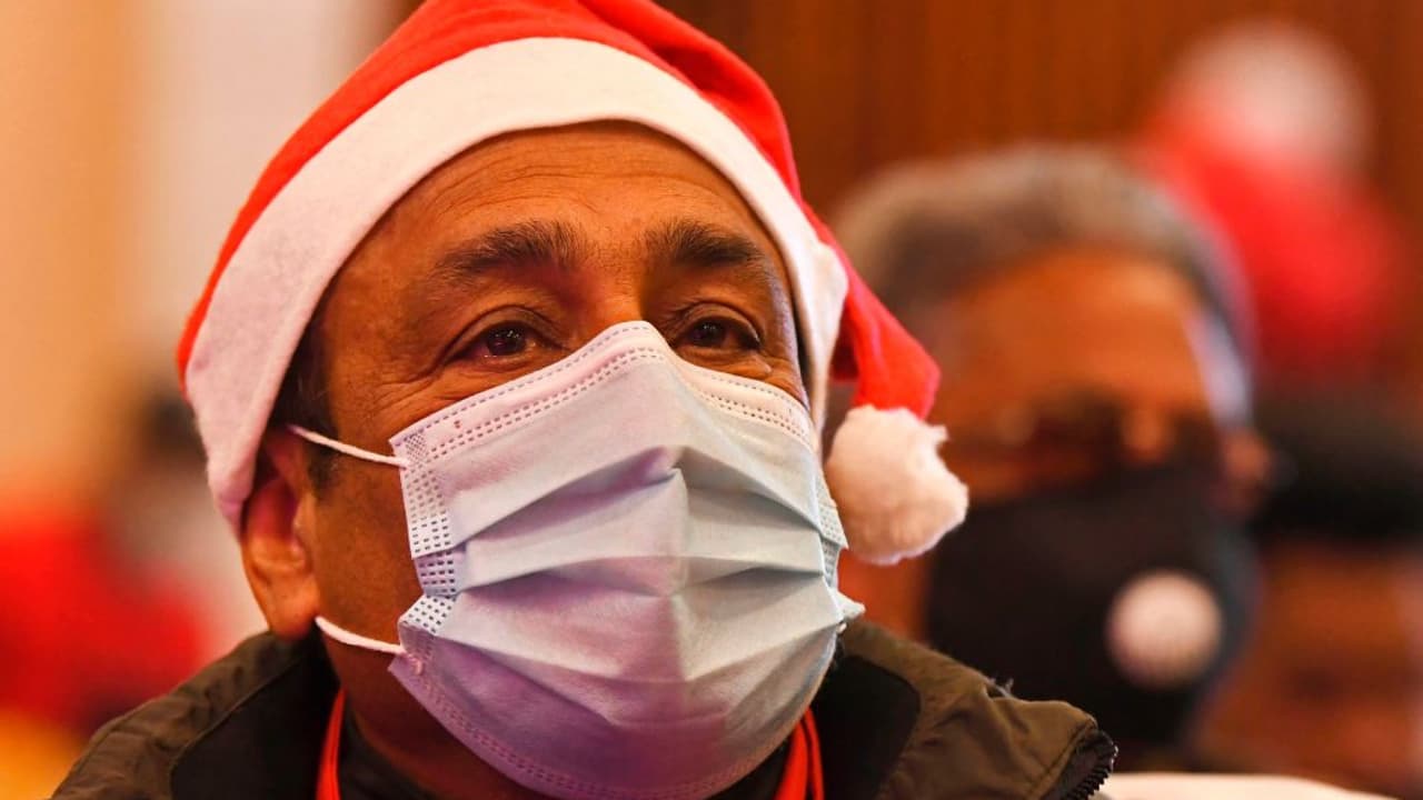 ¿Cómo pedirle a tus invitados a la cena navideña que cumplan con medidas contra el coronavirus?