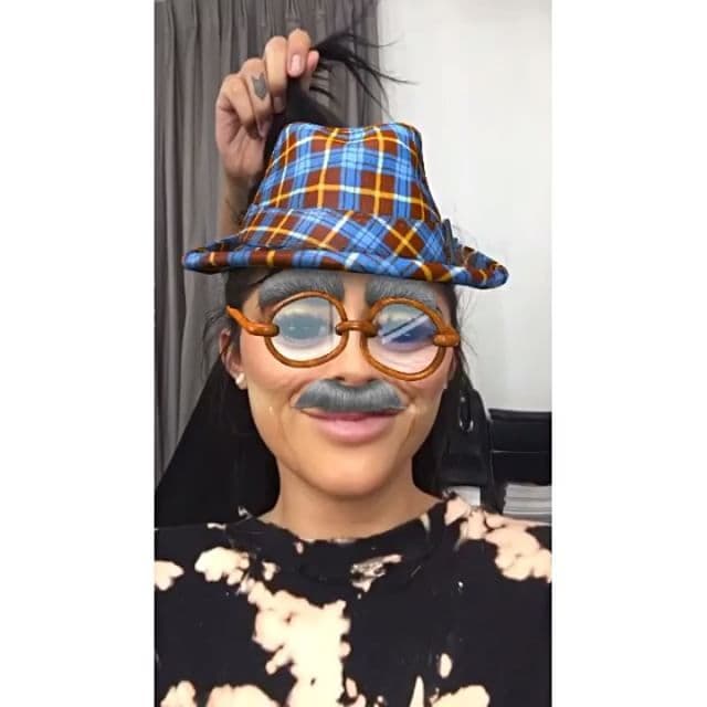 Kylie con unos años encima.