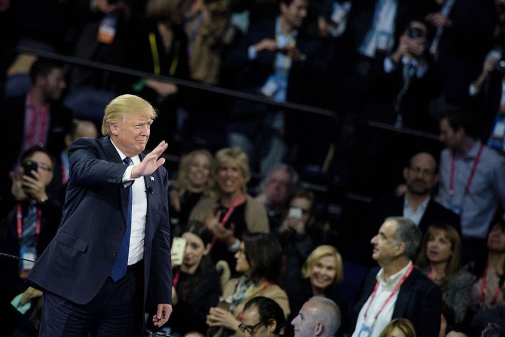 Trump descarta despedir a su director de campaña pese a su arresto por agresión 