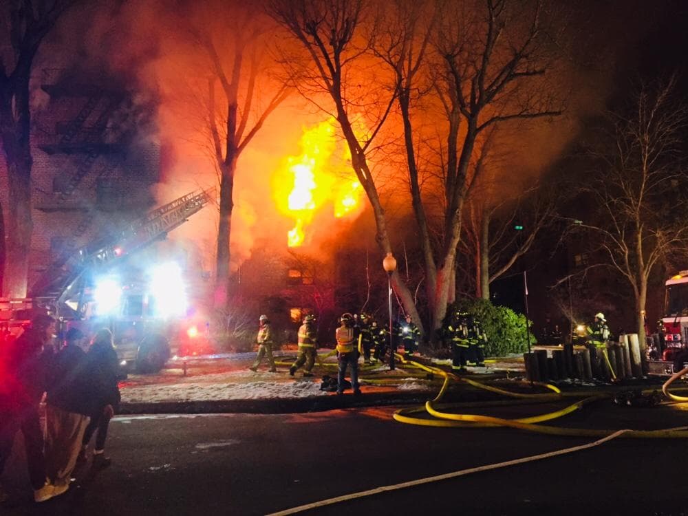 La intensidad de las llamas podía divisarse desde lejos.