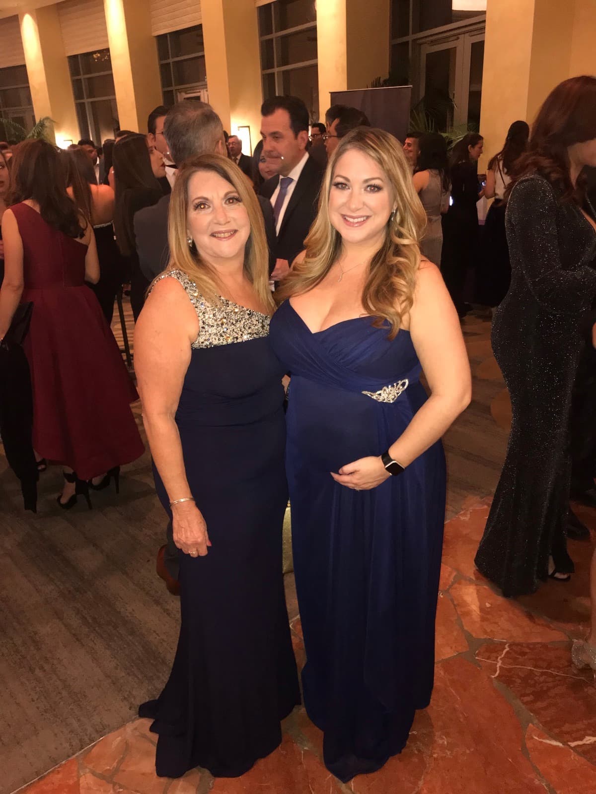 "Desde que tengo memoria mi madre Maria, no solo ha sido mi mamá también ha sido mi mejor amiga y aliada. Durante 16 años (cuando me fui a los Estados Unidos a estudiar y trabajar) viví lejos de mis padres y aunque viajábamos para vernos varias veces al año, estar lejos de ellos era increíblemente difícil. Ahora, al fin, estoy de regreso en Puerto Rico. Antes de la cuarentena, verla cuando jugaba con mi hija era tan especial. Al verla en esta nueva faceta como abuela agradezco no solo tenerla como mamá sino también que Gianna tenga una abuela que la ama tanto. ¡Gracias mami!"
<br>
<br>-Amanda Ramírez, ancla