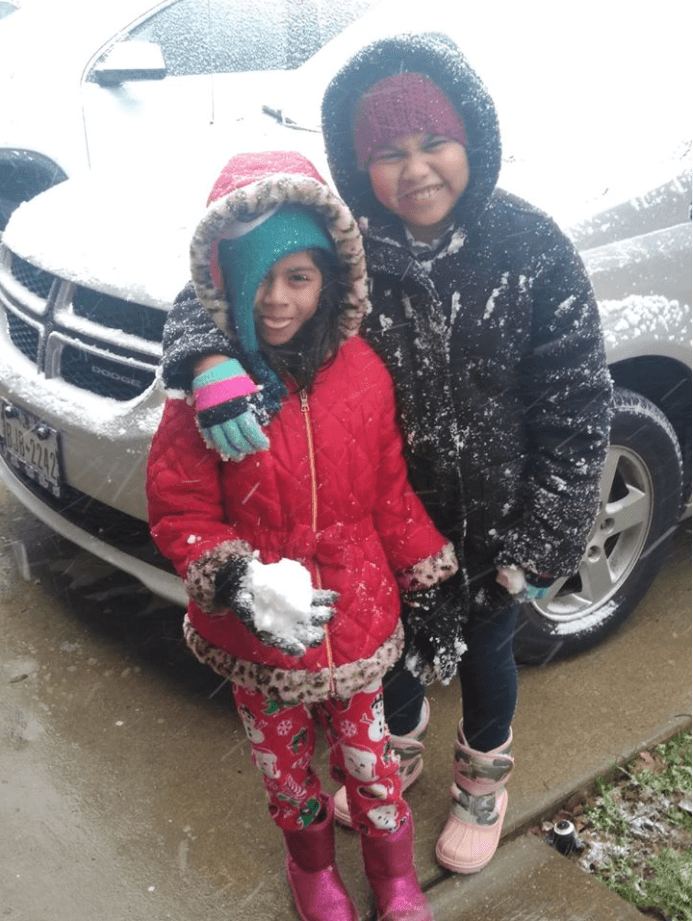 Residentes compartieron fotografías de sus familias mientras compartían durante el periodo de nieve.