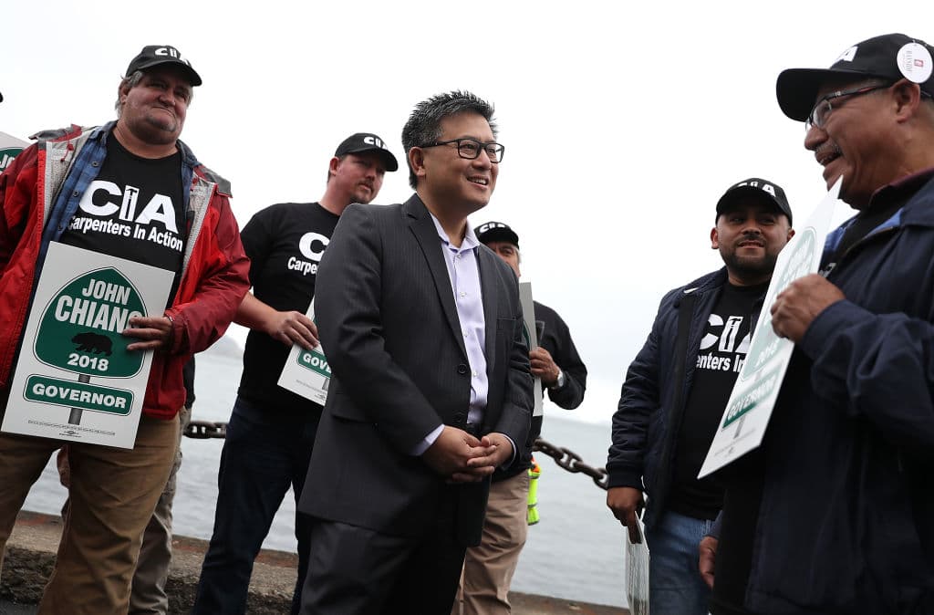 Chiang apoya la ley que convirtió a California en estado santuario y propone oportunidades para tener acceso a vivienda, educación universitaria y jubilación digna para los económicamente marginados.