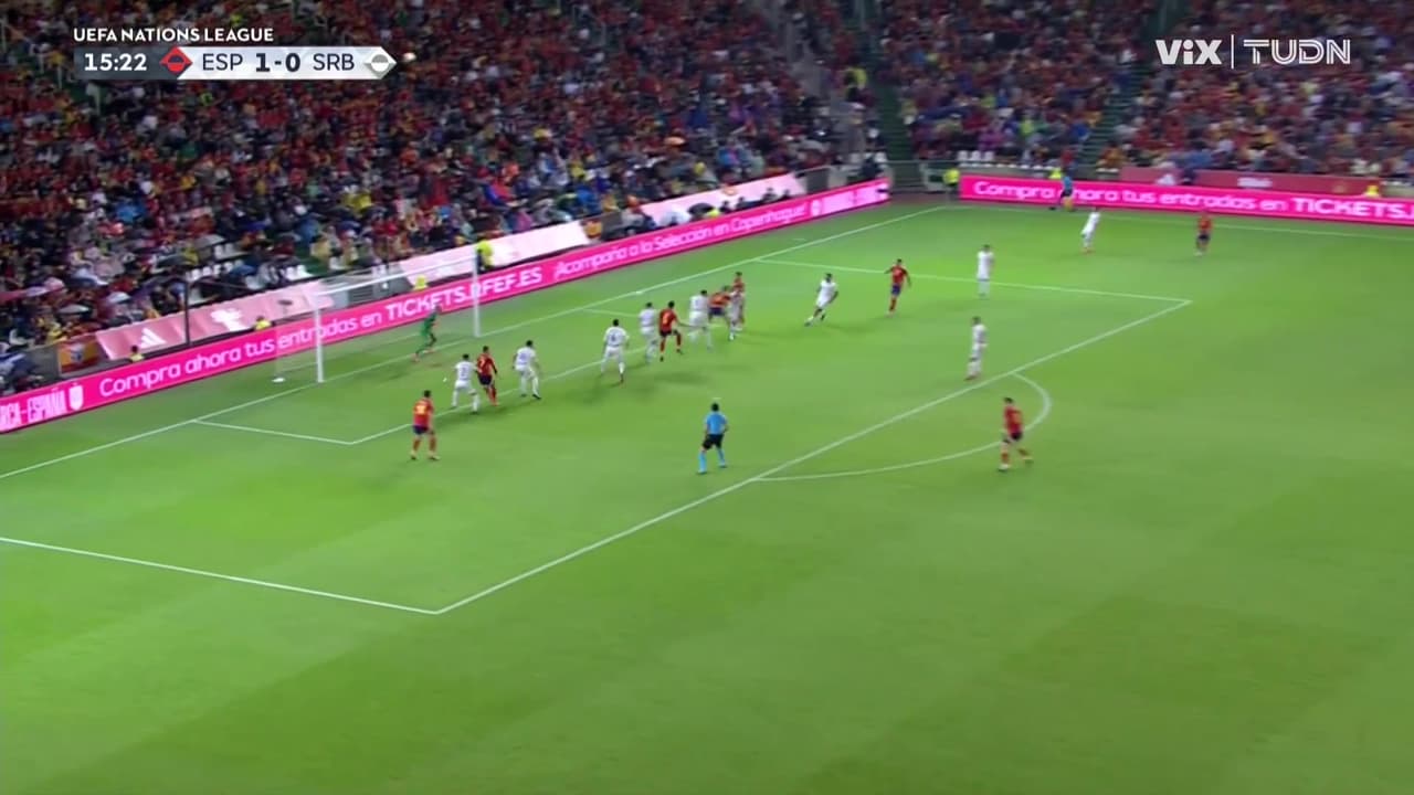 ¡Insiste España! El poste le niega el gol a Merino