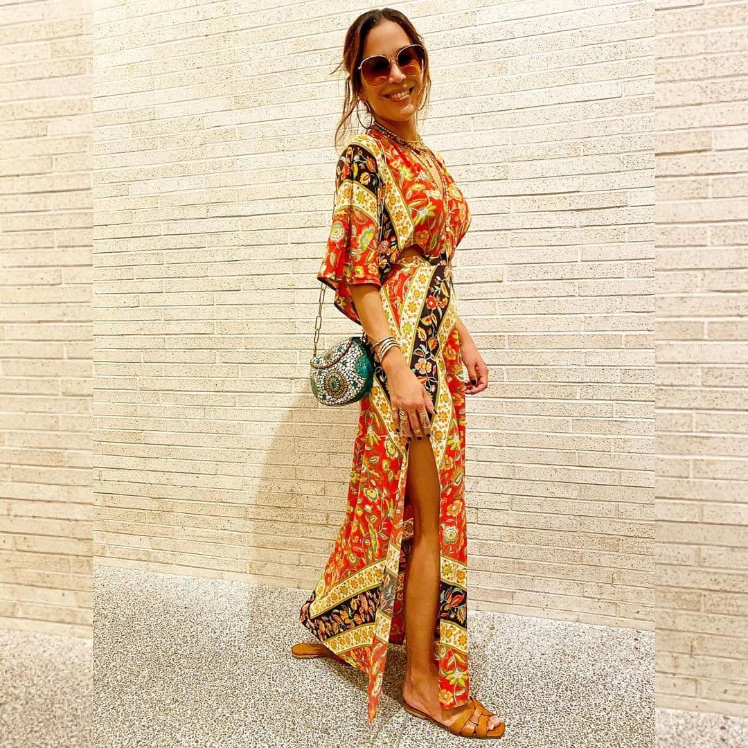 Verse y sentirse bien es lo primordial en los looks de la que ha sido conductora de Despierta América por 15 años. Aquí lució un estilo más bohemio. El pequeño bolso le encantó a sus seguidoras por el bello estampado.