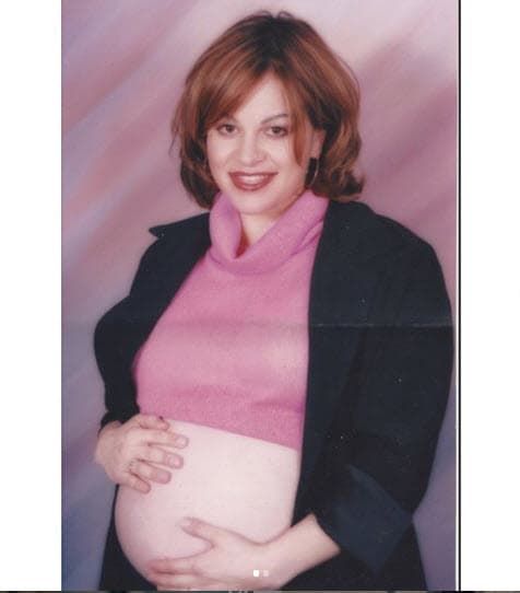 Jenni Rivera tuvo a Jenicka durante su matrimonio con Juan López el 3 de octubre de 1997.