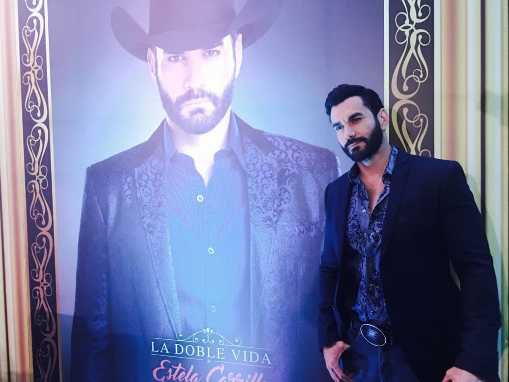 En 
<b><a href="http://www.univision.com/novelas/la-doble-vida-de-estela-carrillo">'La doble vida de Estela Carrillo'</a></b>, 
<b><a href="http://www.univision.com/temas/david-zepeda">David Zepeda</a></b> se ha encargado de protagonizar una historia única al lado de 
<b><a href="http://www.univision.com/temas/ariadne-diaz">Ariadne Díaz</a></b>.