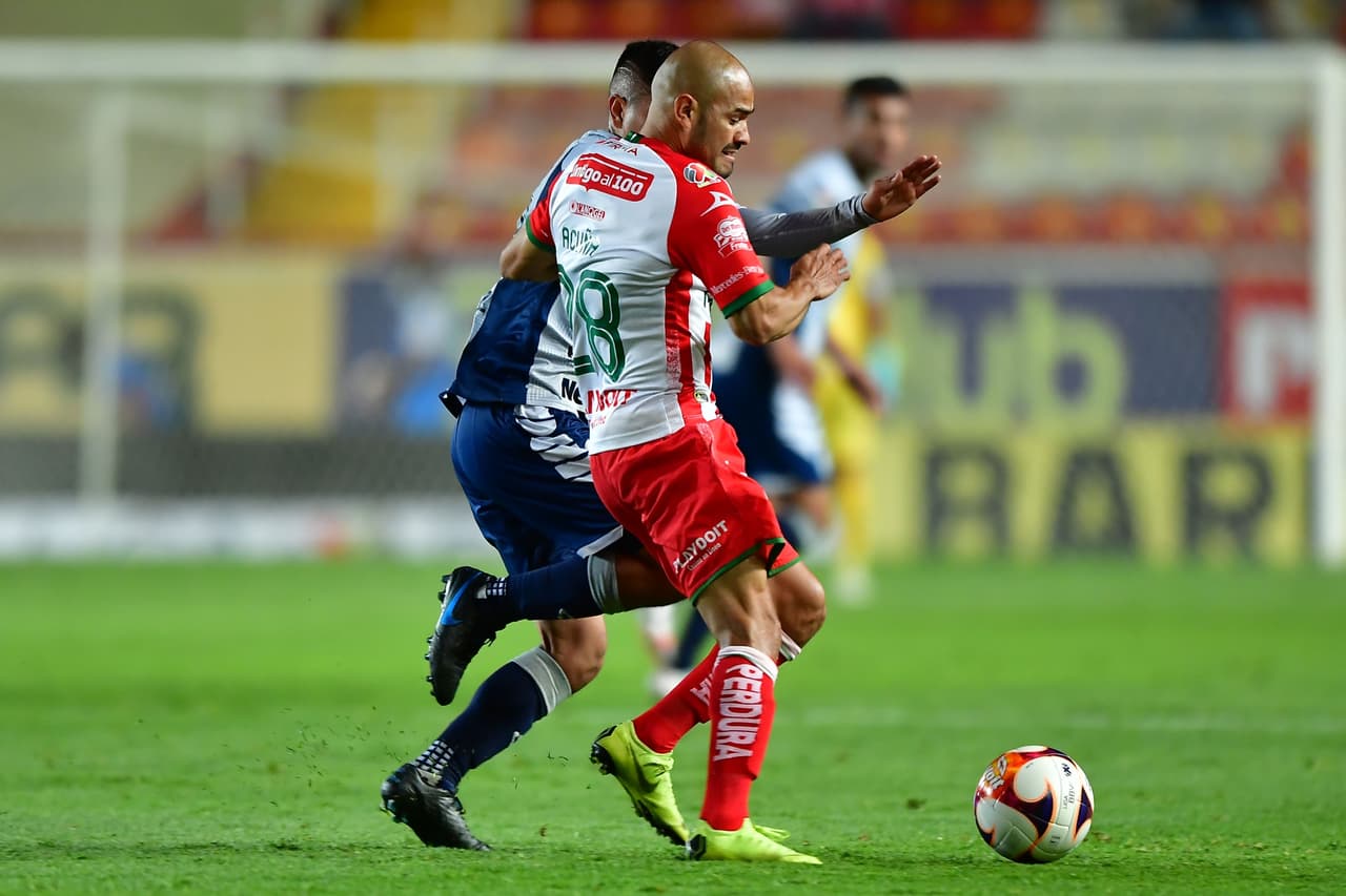 Con todo y que Luis Malagón tuvo una estupenda noche en el arco de Necaxa, Pachuca logra anotarle dos veces para empatar 2-2 en Aguascalientes. Pachuca continúa en el fondo de la tabla con cuatro unidades y Necaxa llega a la a la quinceava posición con siete puntos.