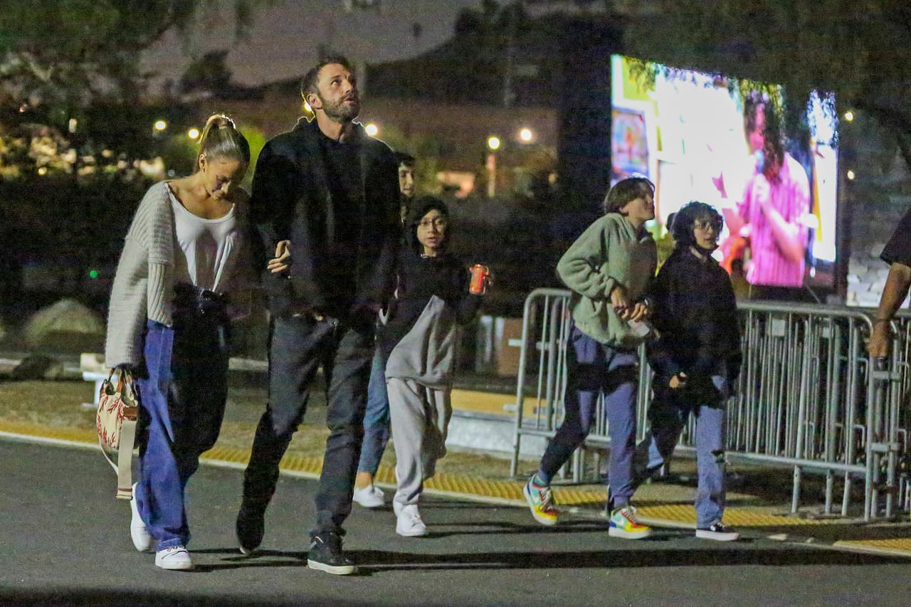 Según informes, Affleck y López tienen grandes planes para 
<b><a href="https://www.univision.com/famosos/jlo-ben-affleck-no-se-siguen-instagram" target="_blank">pasar juntos las próximas vacaciones </a></b>navideñas.
<br>