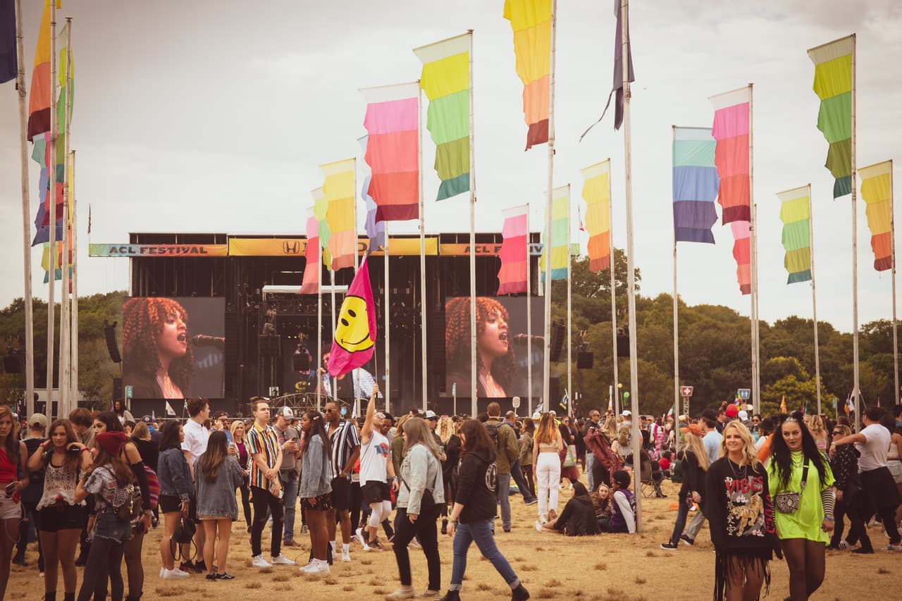 Empezando con un caluroso primer fin de semana con temperaturas en los altos noventas que dieron como inicio una docena de presentaciones icónicas.