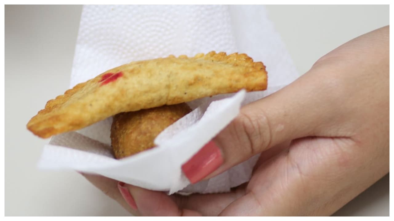 Las mejores empanadas de NYC:
<a href="https://www.facebook.com/empanadasmonumentalnyc">Empanadas Monumental</a>
<br>
