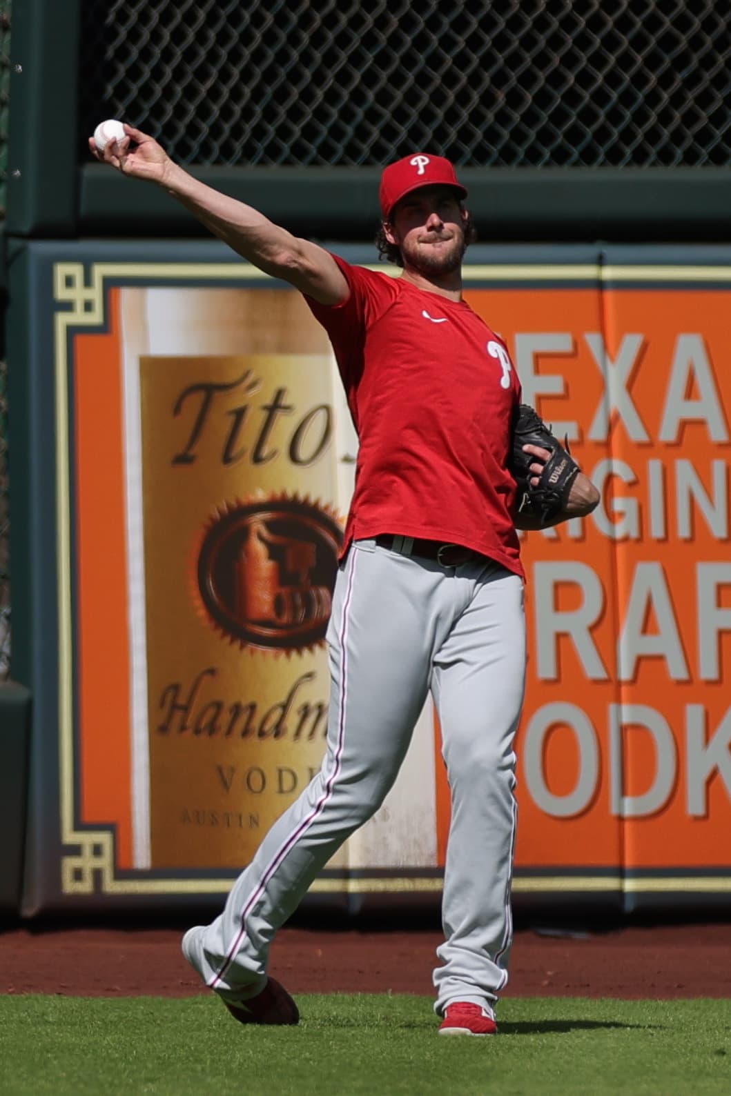 <b>Juego 1: viernes 28 de octubre | Filadelfia en Houston | 20:03 hora del Este</b>
<br>Los 
<b>Phillies</b> tendrán como titular al derecho 
<b>Aaron Nola</b> en el Juego 1 de la Serie Mundial contra los 
<b>Astros de Houston. </b> 
<br>Nola #27, participa en el día de entrenamiento de la Serie Mundial en el Minute Maid Park
<br>
<br>