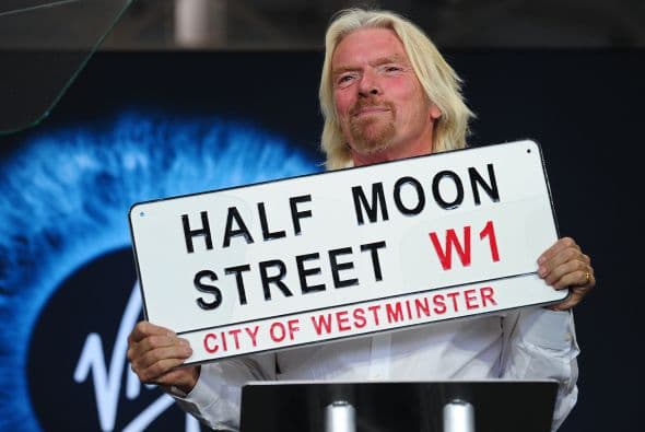 En octubre del año pasado, el multimillonario informó que había ingresado cerca de $45 millones de 330 clientes que reservaron un asiento en la nave de seis plazas, pagando depósitos de entre $20 mil y $200 mil.