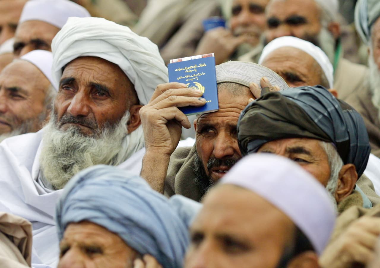 <b>Puesto 100. Afganistán e Irak. </b>Es el último lugar de la lista. Los pasaportes de estos países sólo permiten la entrada sin visa a 30 naciones. Yemen, Pakistán, Siria, Palestina, Sudán, Eritrea y Somalia se ubican desde el puesto 96 al 99, todos pueden entrar en menos de 40 países sin visado.