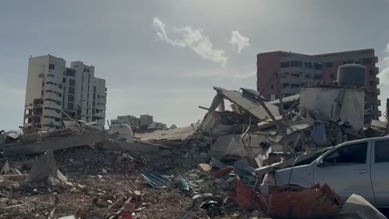 Tres hermanos buscan a sus padres en edificio de La Guaira, Venezuela
