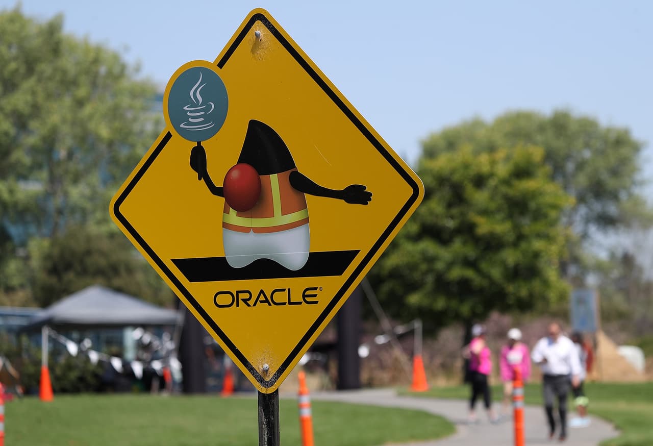 <b>Oracle (tecnología de la información y servicios). </b>Puesto 9.
<br>
<b>Cantidad de empleados global</b>: 137,000.
<br>
<b>Principales sedes en EEUU: </b>San Francisco, Boston y Denver.
<br>
<b>Habilidades más demandadas: </b>servicio de almacenamiento de datos
<b> </b>NetSuite y Oracle Cloud, y lenguaje de programación Python.
<br>
<b>Puestos de trabajo con más nuevas contrataciones: </b>ingeniería, ventas e integración de tecnología.