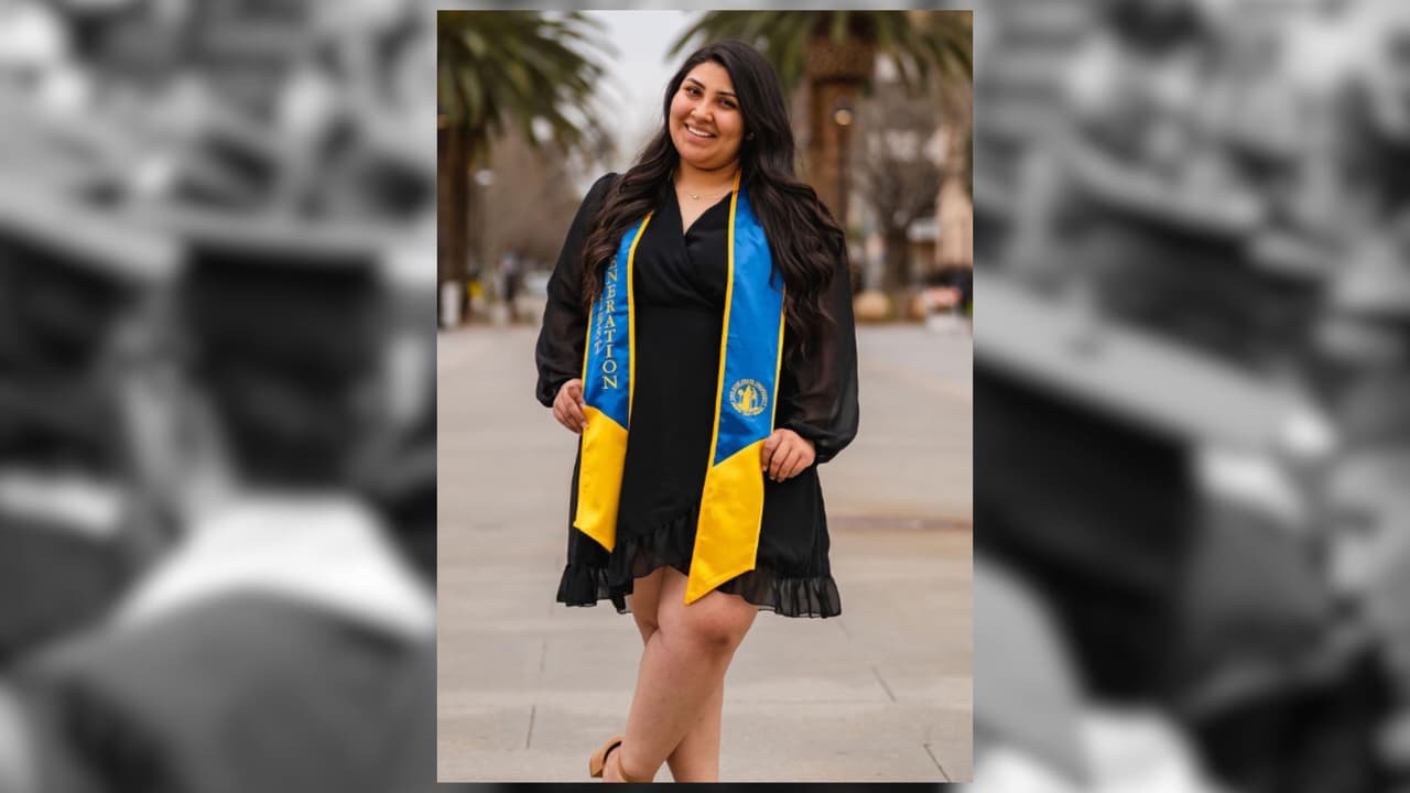 Denica Gudiño, graduada de la San Jose State University con un grado de licenciatura en Salud Pública.
<br>Mes de nacimiento: 12/1997