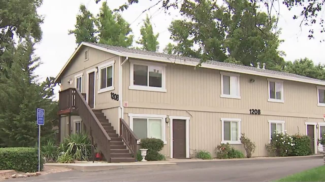 La ley AB1482 en California permite a arrendatarios subir la renta de viviendas hasta un 10% anual. Esta medida aplica para complejos de apartamentos construidos antes de 2007 y que no están sujetos a medidas locales de control de renta.