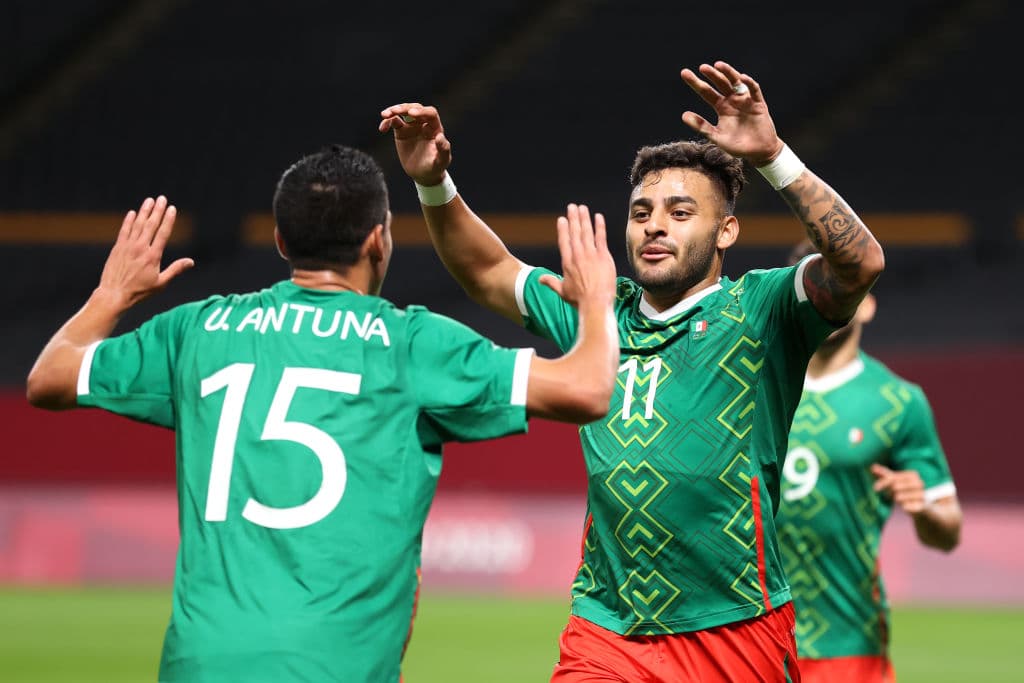 México lo logra y derrota a Sudáfrica 3-0 en el último partido de grupo y logra su calificación a Cuartos de Final en los Juegos Olímpicos de Tokyo 2020. Romo, Alexis Vega y Henry Martin fueron los encargados de darle la victoria al Tri con sus anotaciones. La escuadra tricolor enfrentará a República de Corea en la siguiente fase.