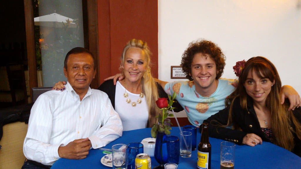 Hasta ya convivían en familia.