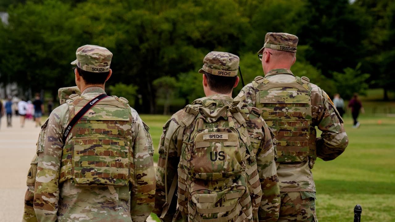 Qué es la Ley Posse Comitatus, que impide a los militares actuar como policías en EEUU 