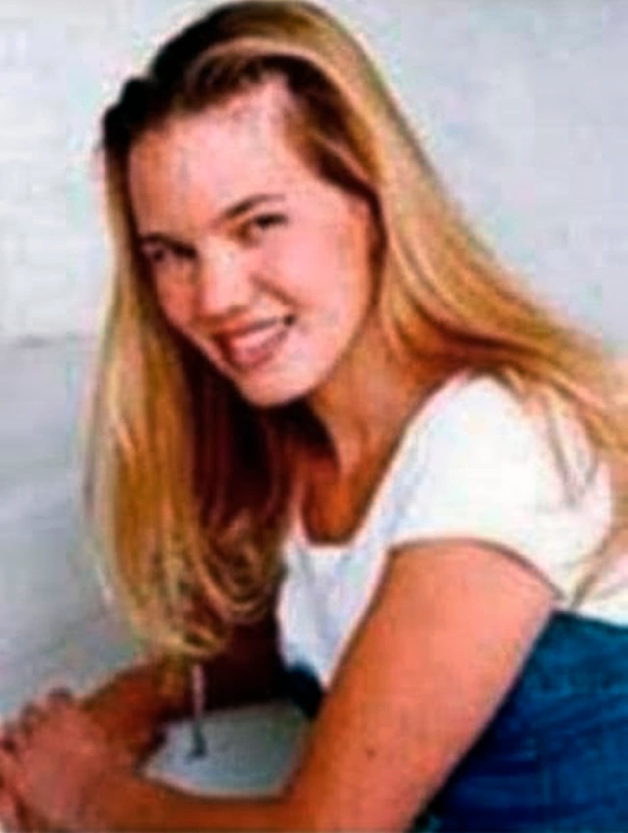 Esta fotografía sin fecha, publicada por el FBI, muestra a Kristin Smart, la estudiante de la Universidad Estatal Politécnica de California en San Luis Obispo que desapareció en 1996.