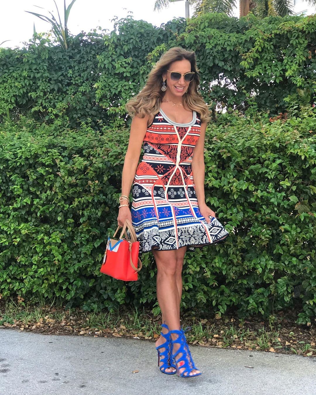 La Flaca comentó en una ocasión que 
<b><a href="https://www.univision.com/shows/el-gordo-y-la-flaca/un-trauma-de-su-juventud-causo-la-obsesion-de-lili-estefan-por-los-zapatos-fotos">compra zapatos en grandes cantidades</a></b> después que se sometió a una cirugía en los pies.