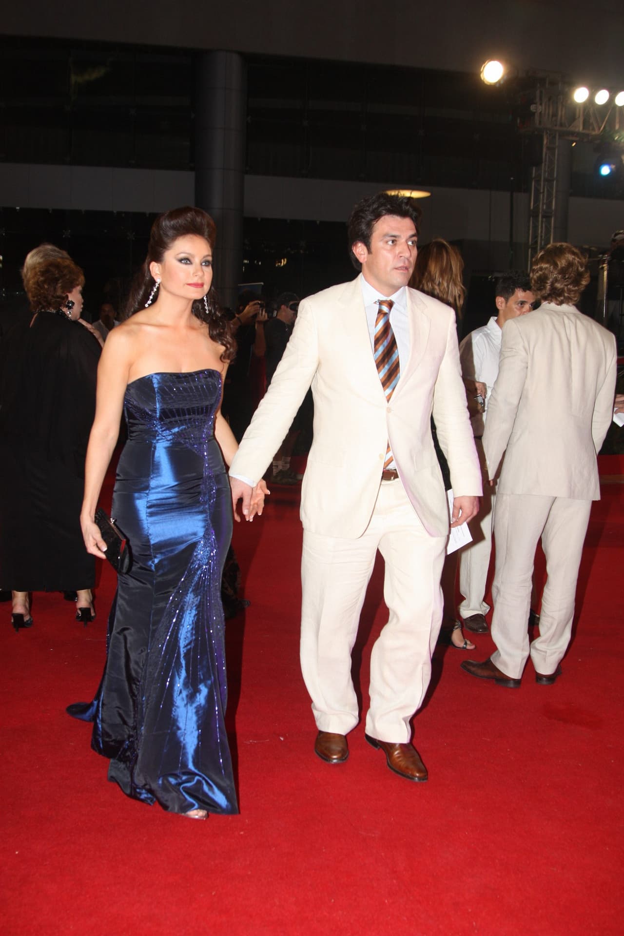 Después de terminar las grabaciones, la actriz se fue de vacaciones y notó que extrañaba al actor. En febrero de 2009 confimaron que habían iniciado una relación amorosa.