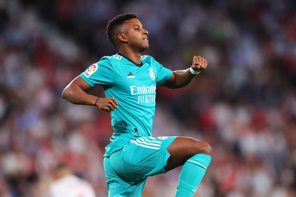 Real Madrid logró un nueva remontada y venció por 2-3 al Sevilla, que tuvo a Jesús ‘Tecatito’ Corona durante 60 minutos, y dejó encaminado el título de LaLiga de España.