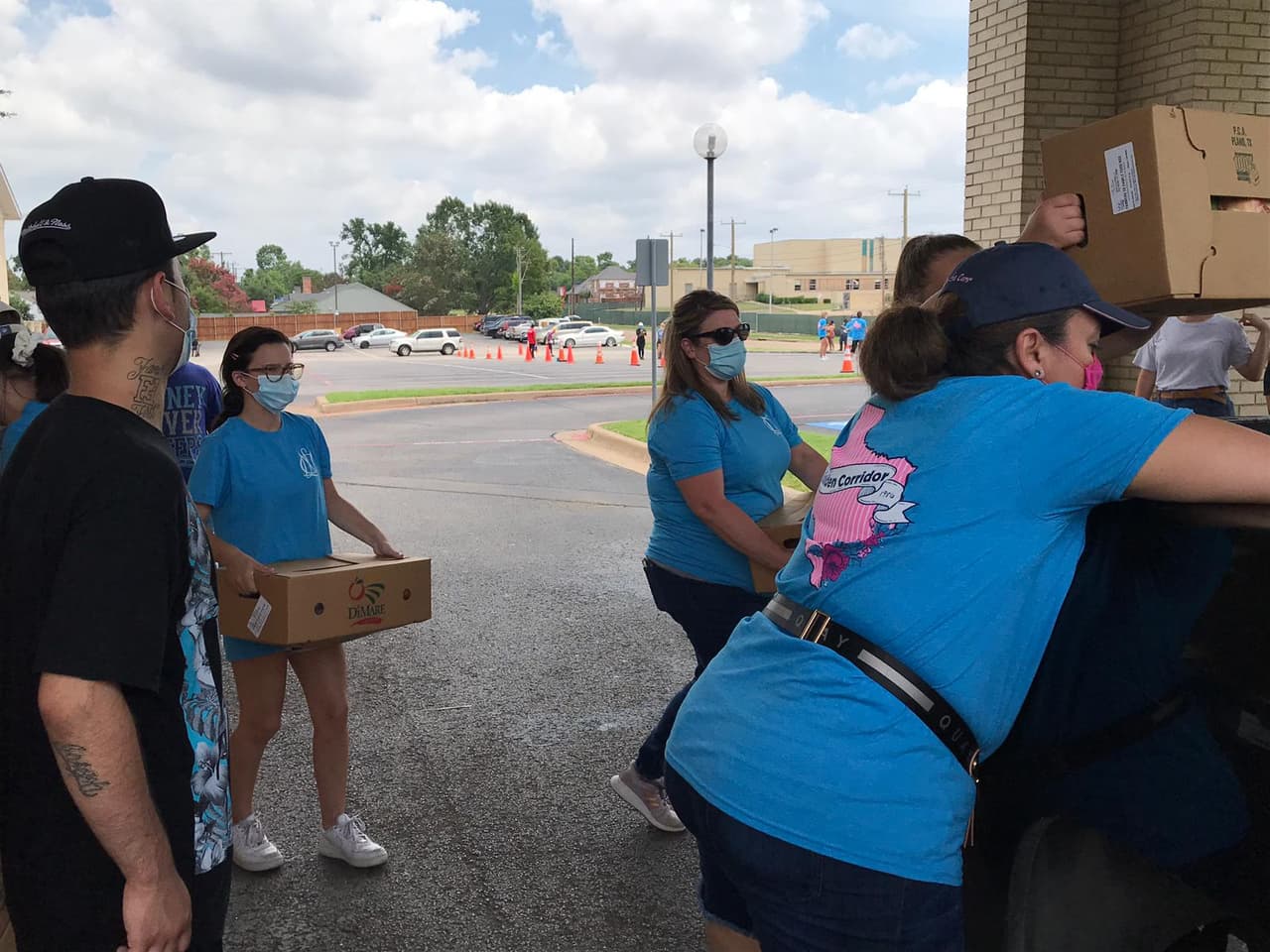 También puede obtener información a través de su 
<a href="https://www.facebook.com/hungerbusters/" target="_blank">pagina de Facebook</a>. 
<br>