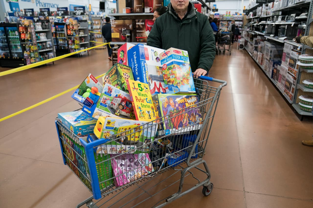 Algunos de los juguetes más populares hasta hace unas pocas décadas ahora se han convertido en auténticas piezas de colección y suman un importante valor en las casas de subasta. 
<br>
<br>El sitio wealthygorilla.com recopiló los datos de varias fuentes en Internet, como Ice Pop, Eighties Kid y Near Far Travel para determinar los juguetes que ahora cuestan una fortuna. 
<br>