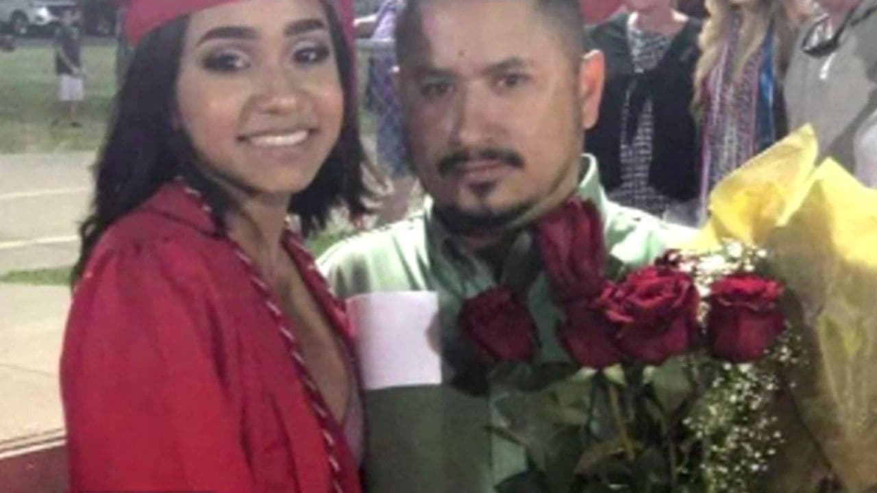 Va a preguntar por la fianza de su esposo tras la redada de ICE y se entera de que está en un centro de detención