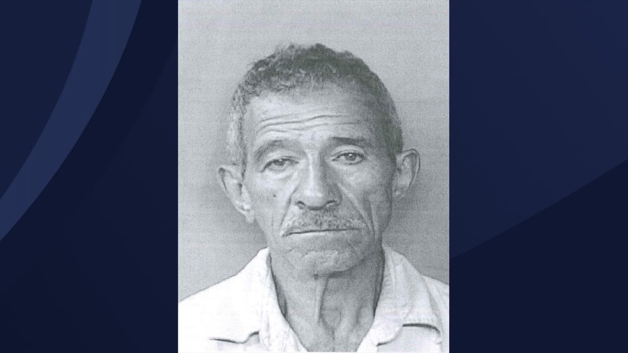 Presentan cargos criminales contra un hombre que lanzó varias veces un perro contra el piso