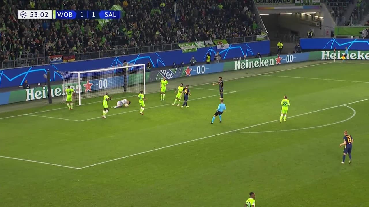 ¡TIRO ATAJADO! disparo por Noah Okafor.