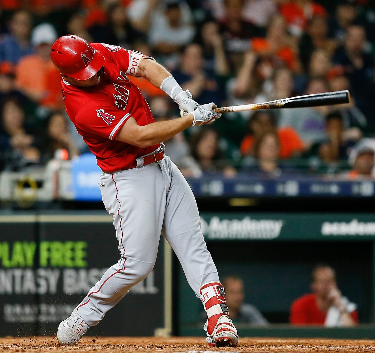 Su poderío en el bateo le dio un promedio de .312 en 2018, con 147 hits y 47 jonrones. El promedio de su carrera es de .307, con un total de 1187 hits y 240 cuadrangulares. Un depredador en la ofensiva.