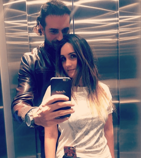 Siempre aprovechan cualquier lugar y ocasión para estar juntos.