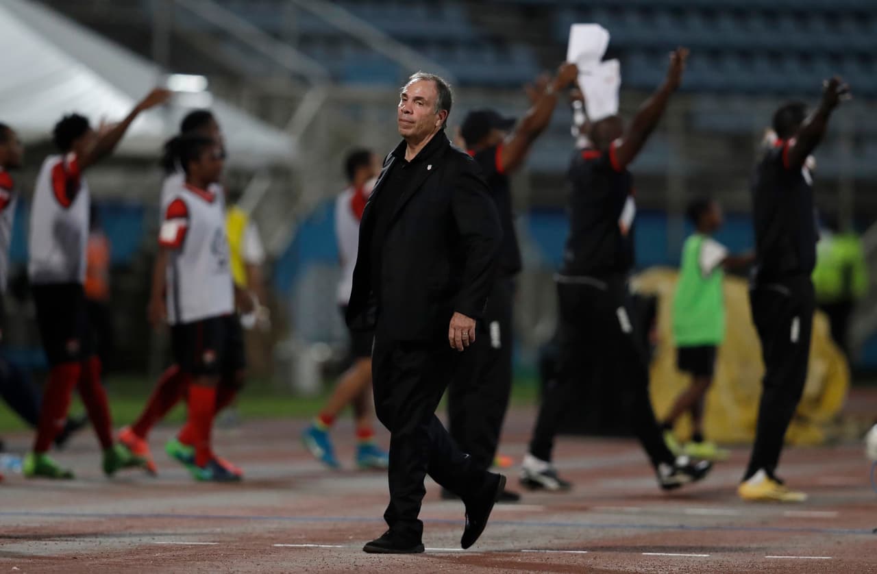 De igual forma, un país acostumbrado a respetar sus procesos tuvo cambio de técnico en plena eliminatoria. Con un Bruce Arena que, a pesar de salir campeón de la Copa Oro, no pudo llegar al Mundial.