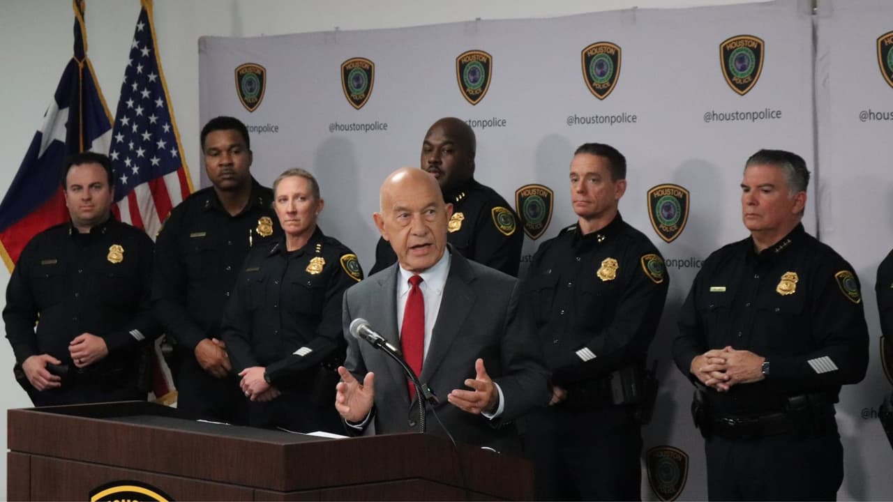 "La Policía de Houston no es ICE": Alcalde envía mensaje de tranquilidad a la comunidad inmigrante